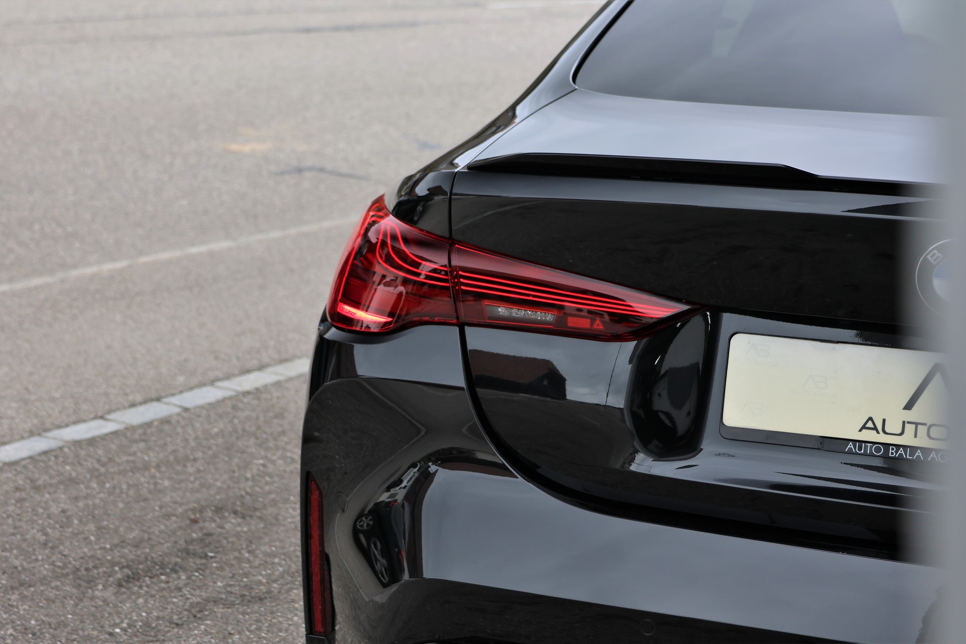 BMW M4 Coupé Competition M xDrive (CH)-image-5