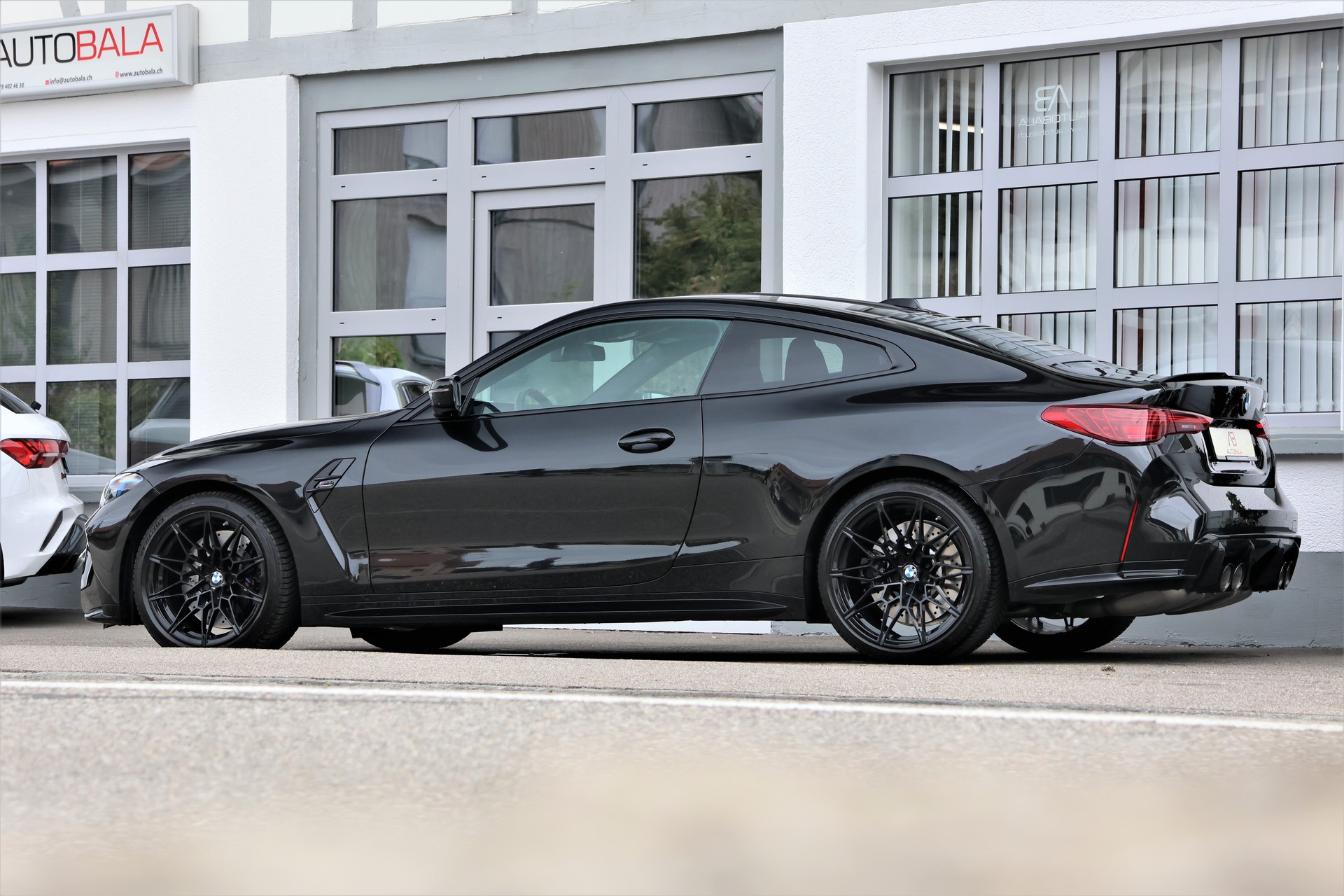 BMW M4 Coupé Competition M xDrive (CH)-image-3