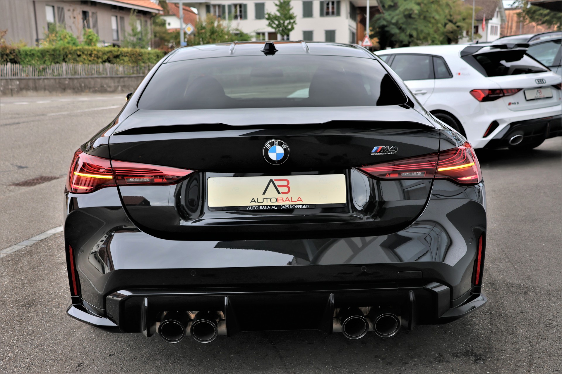 BMW M4 Coupé Competition M xDrive (CH)-image-9