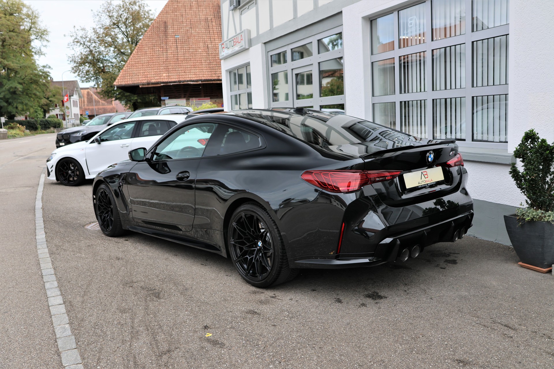 BMW M4 Coupé Competition M xDrive (CH)-image-6