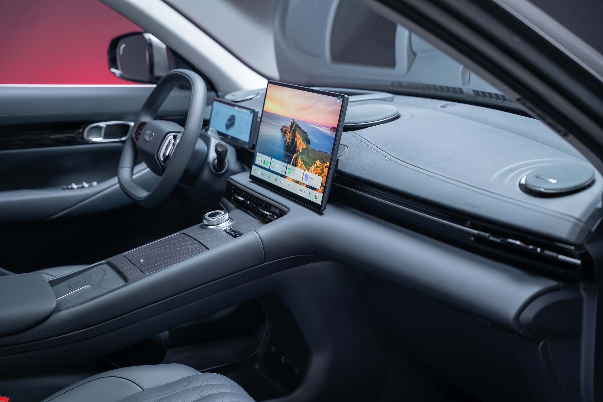 GEELY MAX + / Panorama-Glasdach / HeadUp / 360°Kamera-image-24