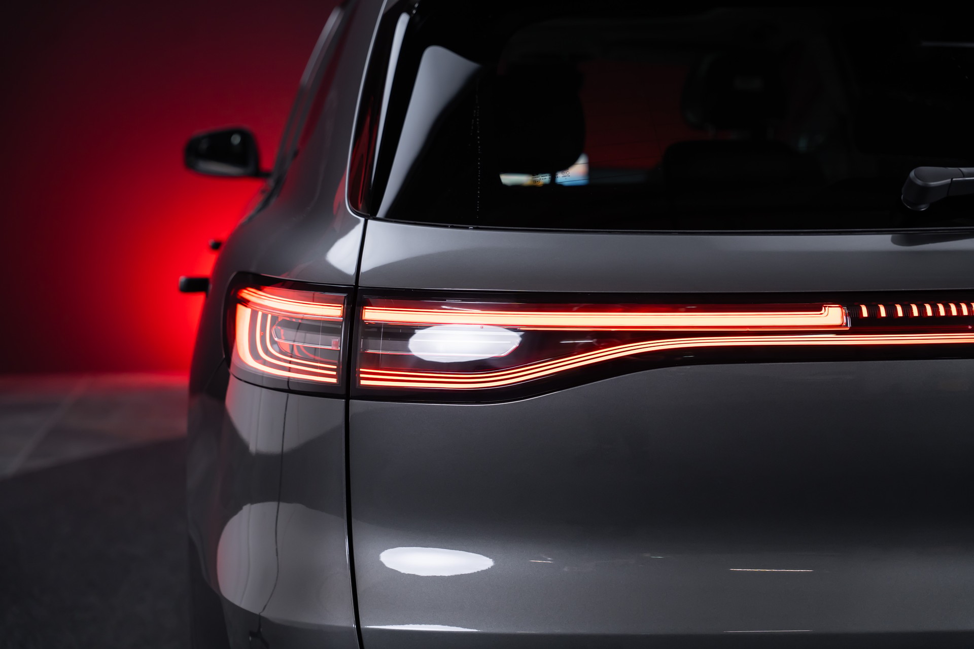 GEELY MAX + / Panorama-Glasdach / HeadUp / 360°Kamera-image-6