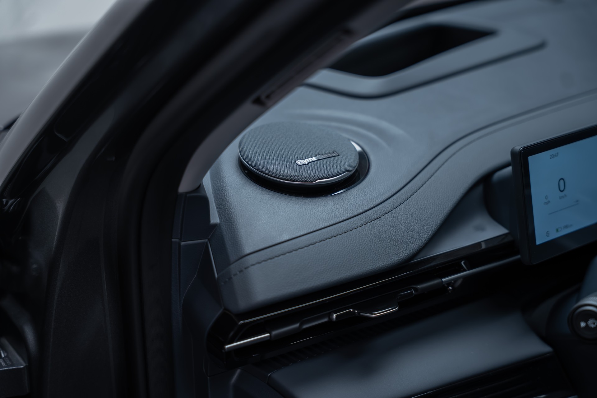 GEELY MAX + / Panorama-Glasdach / HeadUp / 360°Kamera-image-16