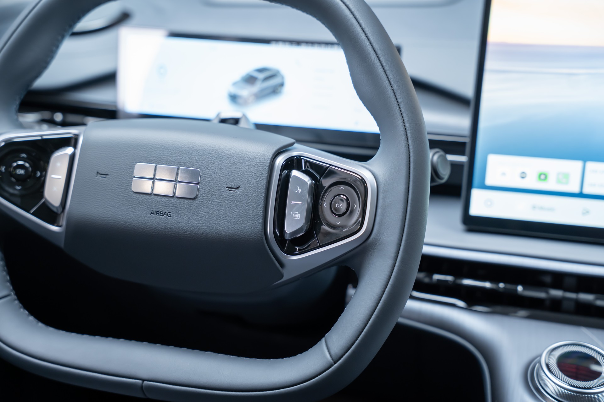 GEELY MAX + / Panorama-Glasdach / HeadUp / 360°Kamera-image-31