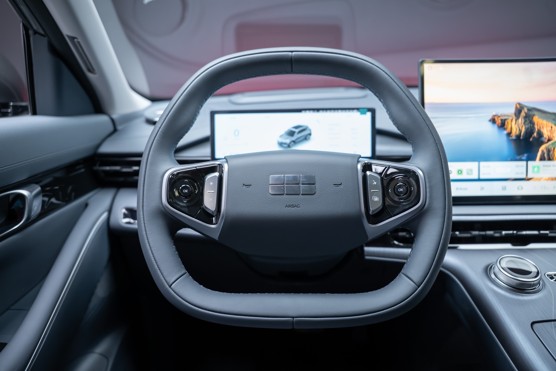 GEELY MAX + / Panorama-Glasdach / HeadUp / 360°Kamera-image-29