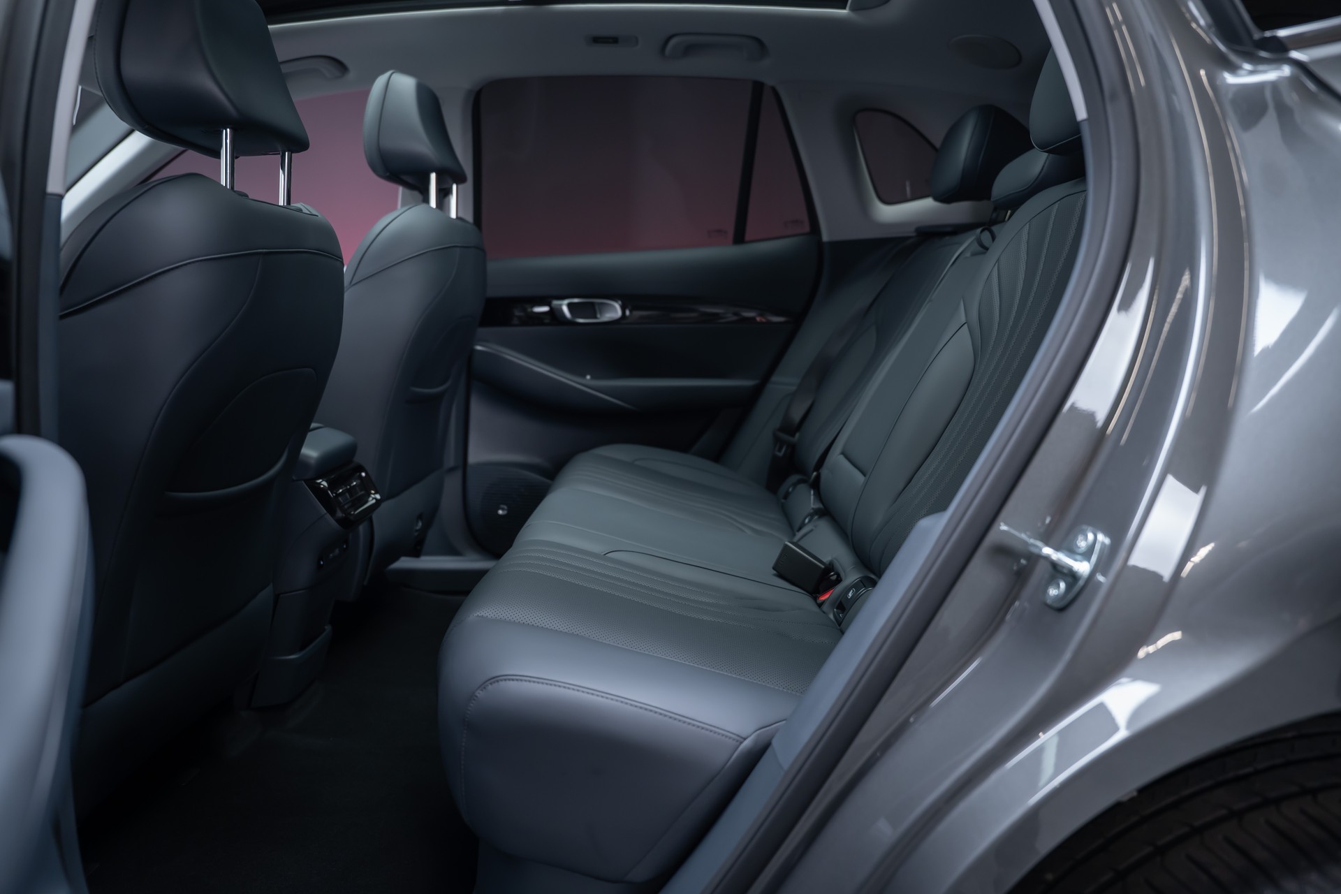 GEELY MAX + / Panorama-Glasdach / HeadUp / 360°Kamera-image-18