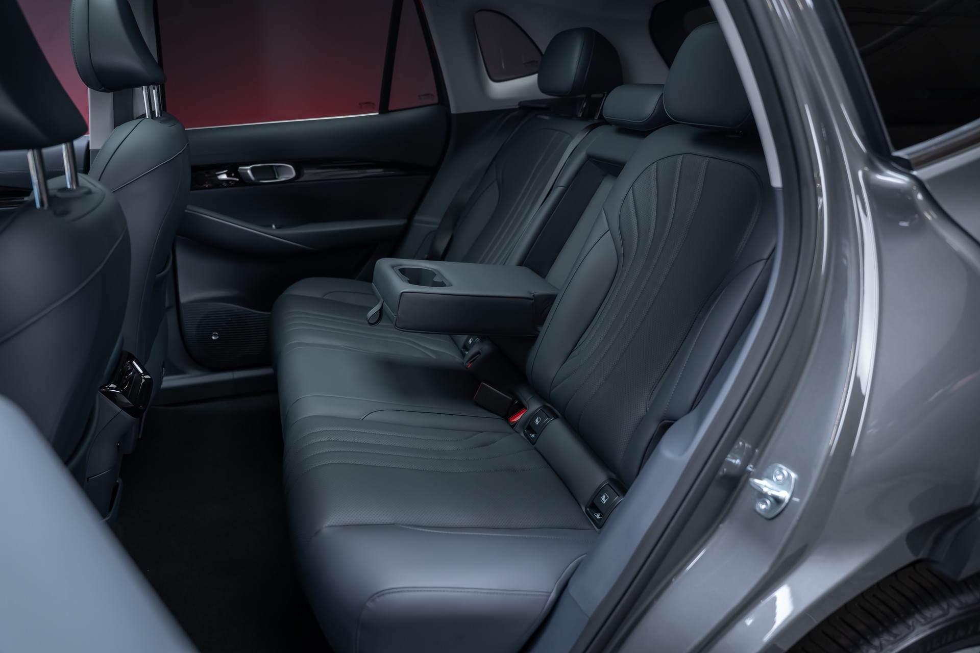 GEELY MAX + / Panorama-Glasdach / HeadUp / 360°Kamera-image-19