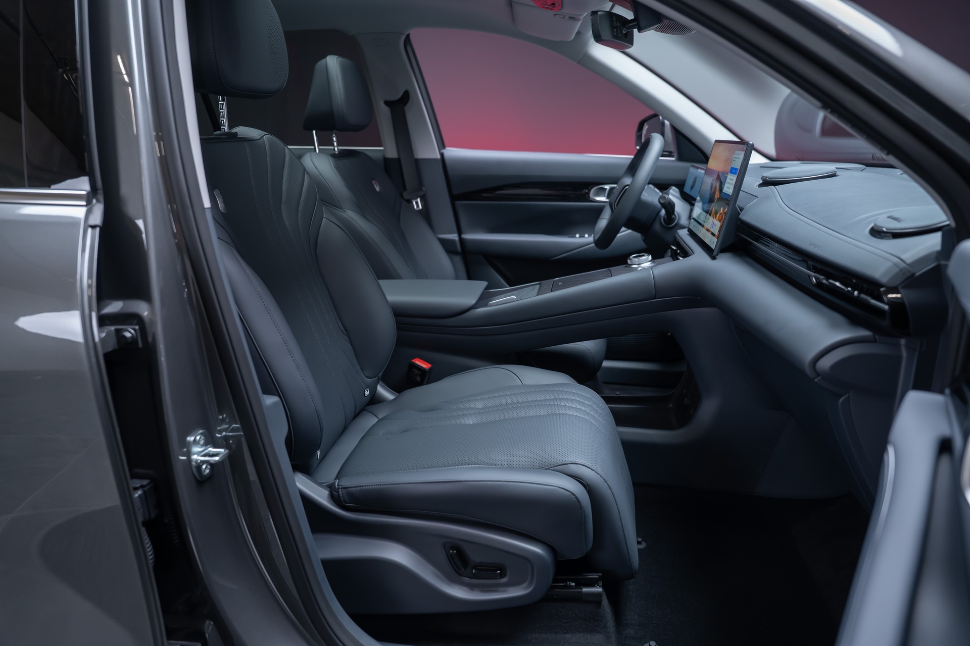 GEELY MAX + / Panorama-Glasdach / HeadUp / 360°Kamera-image-22