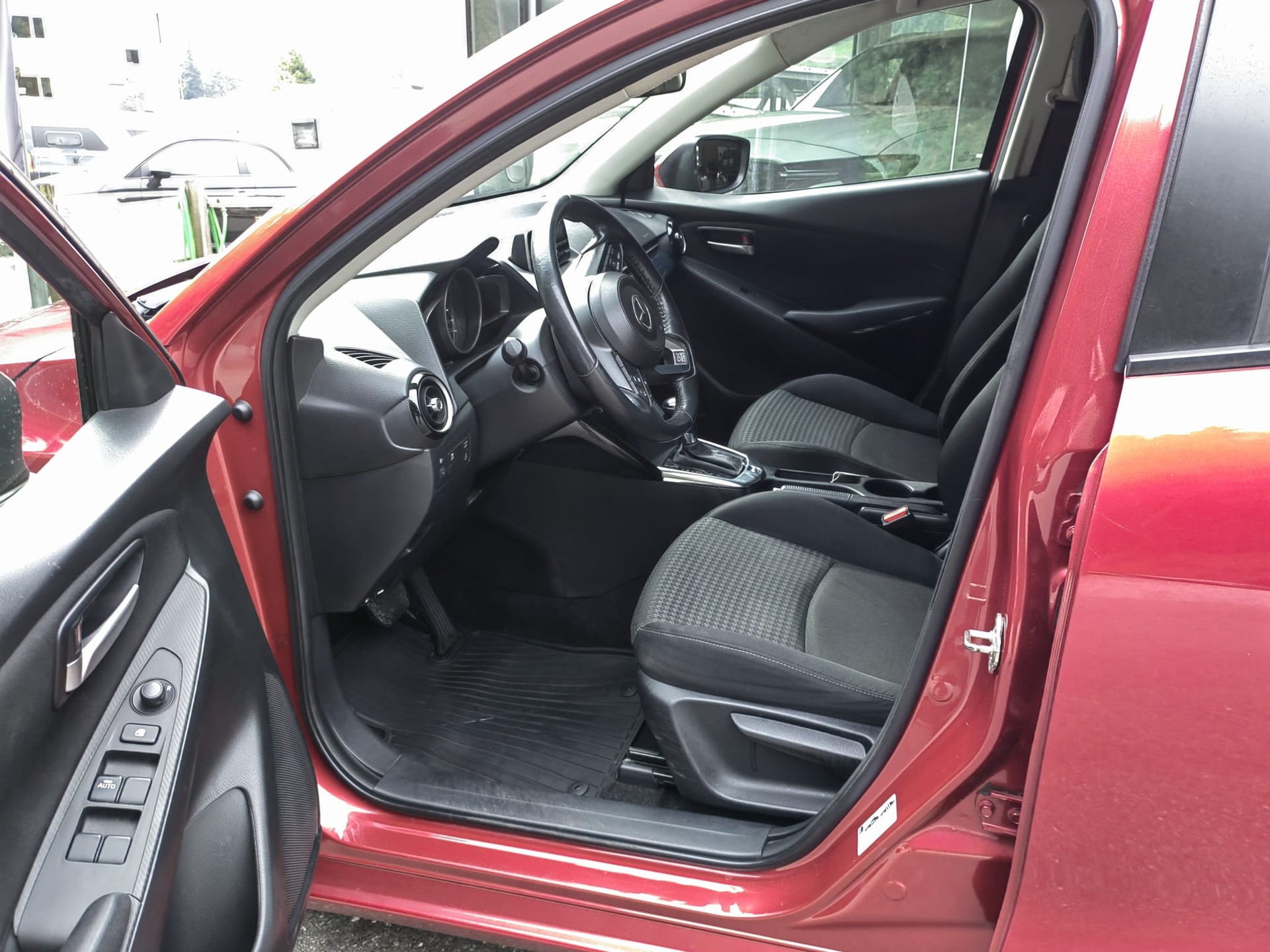 MAZDA 2 1.5 90 Ambition-image-1