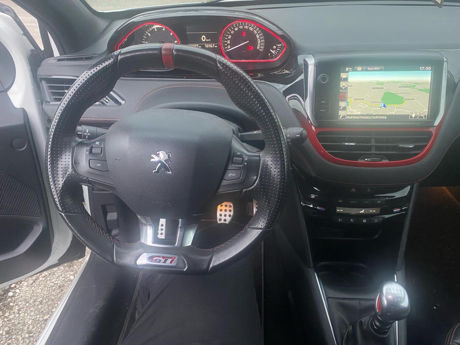 PEUGEOT 208 1.6 Turbo GTi-image-6