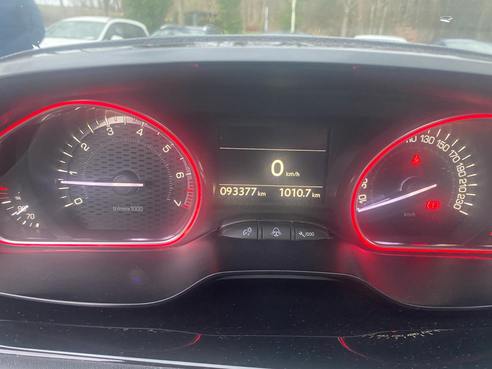 PEUGEOT 208 1.6 Turbo GTi-image-8