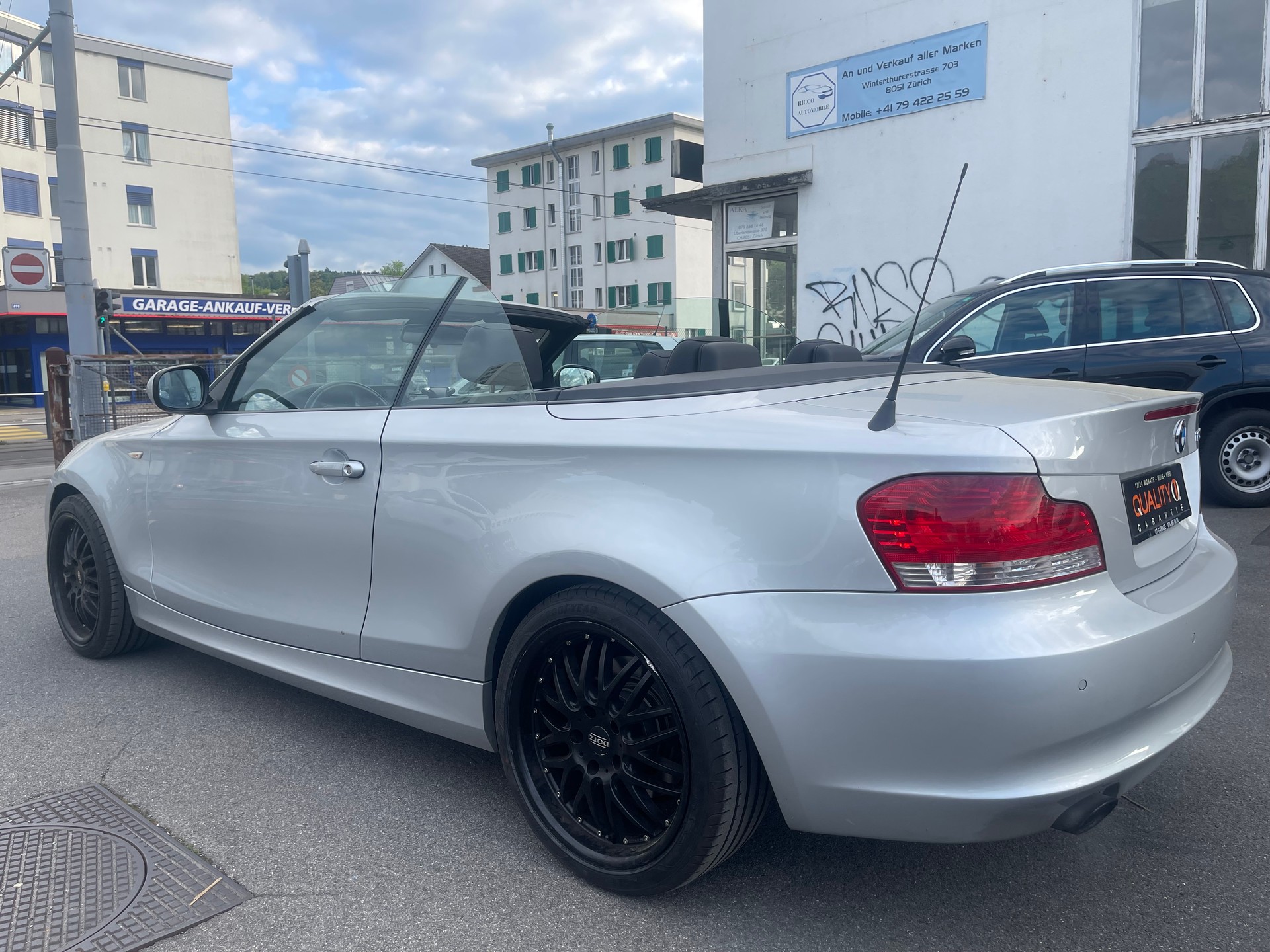BMW 120i Cabrio-image-3