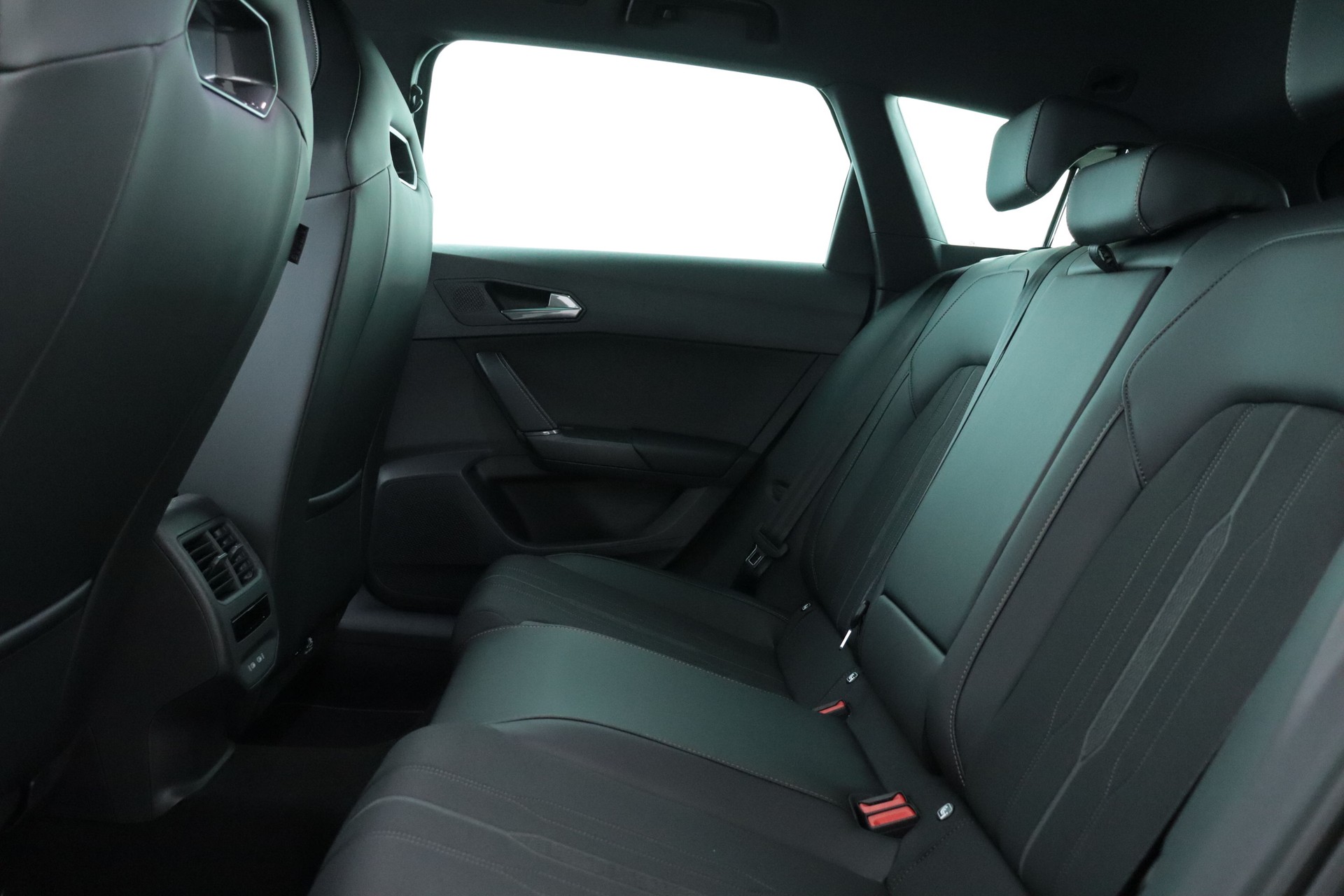 CUPRA LEON ST 1.4 e-HYBRID pHEV VZ DSG-image-12