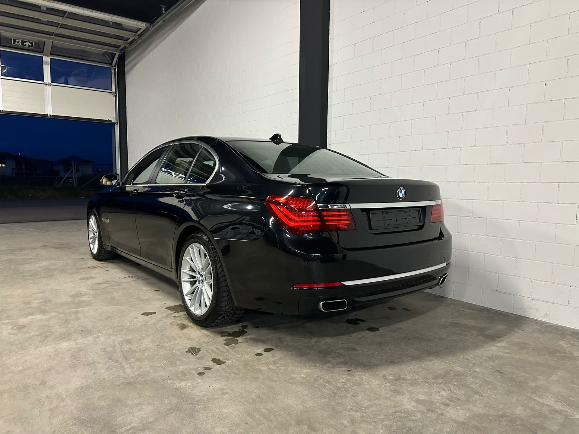 BMW 750d xDrive Facelift mit Traumausstattung-image-2