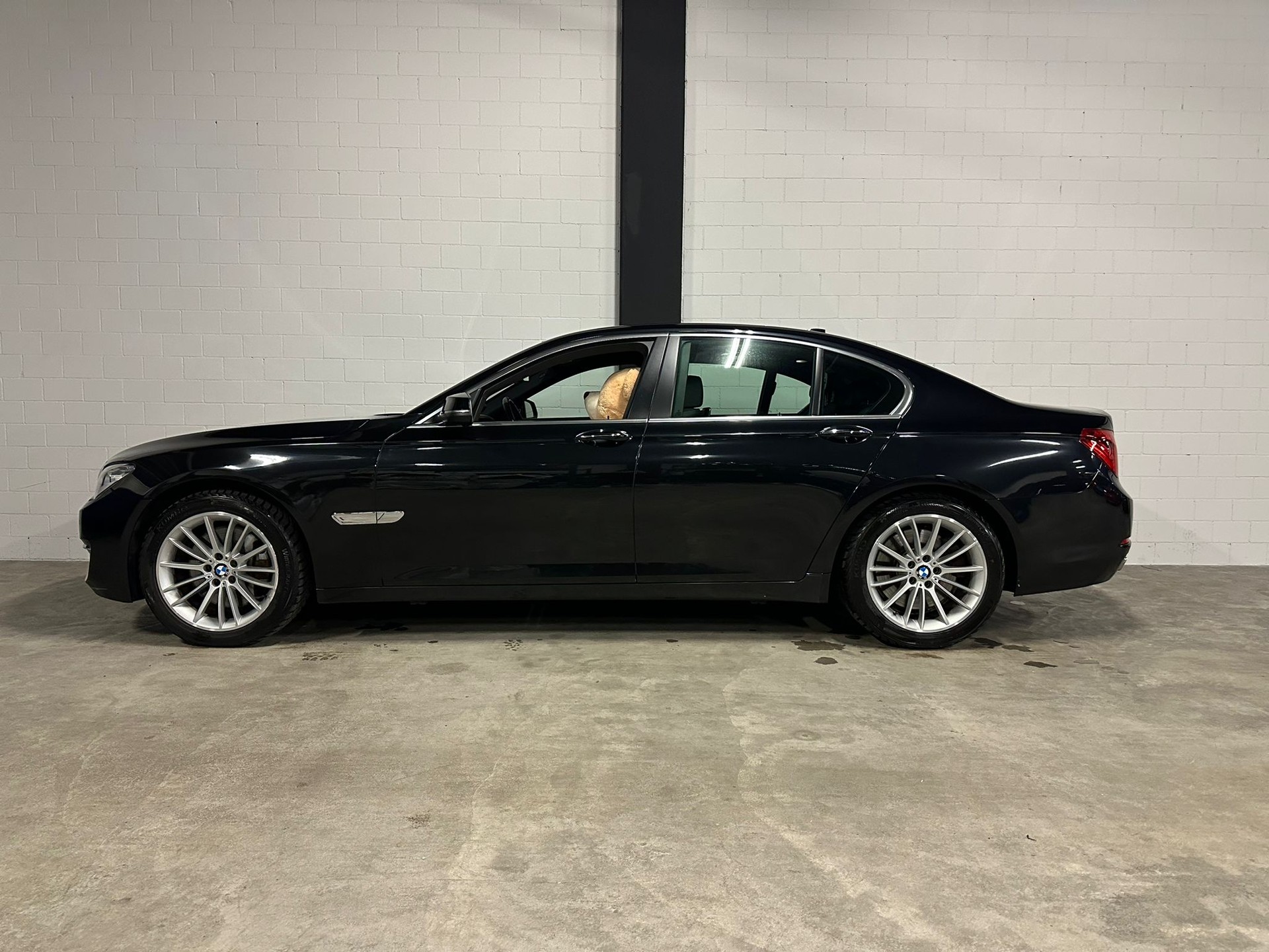 BMW 750d xDrive Facelift mit Traumausstattung-image-0
