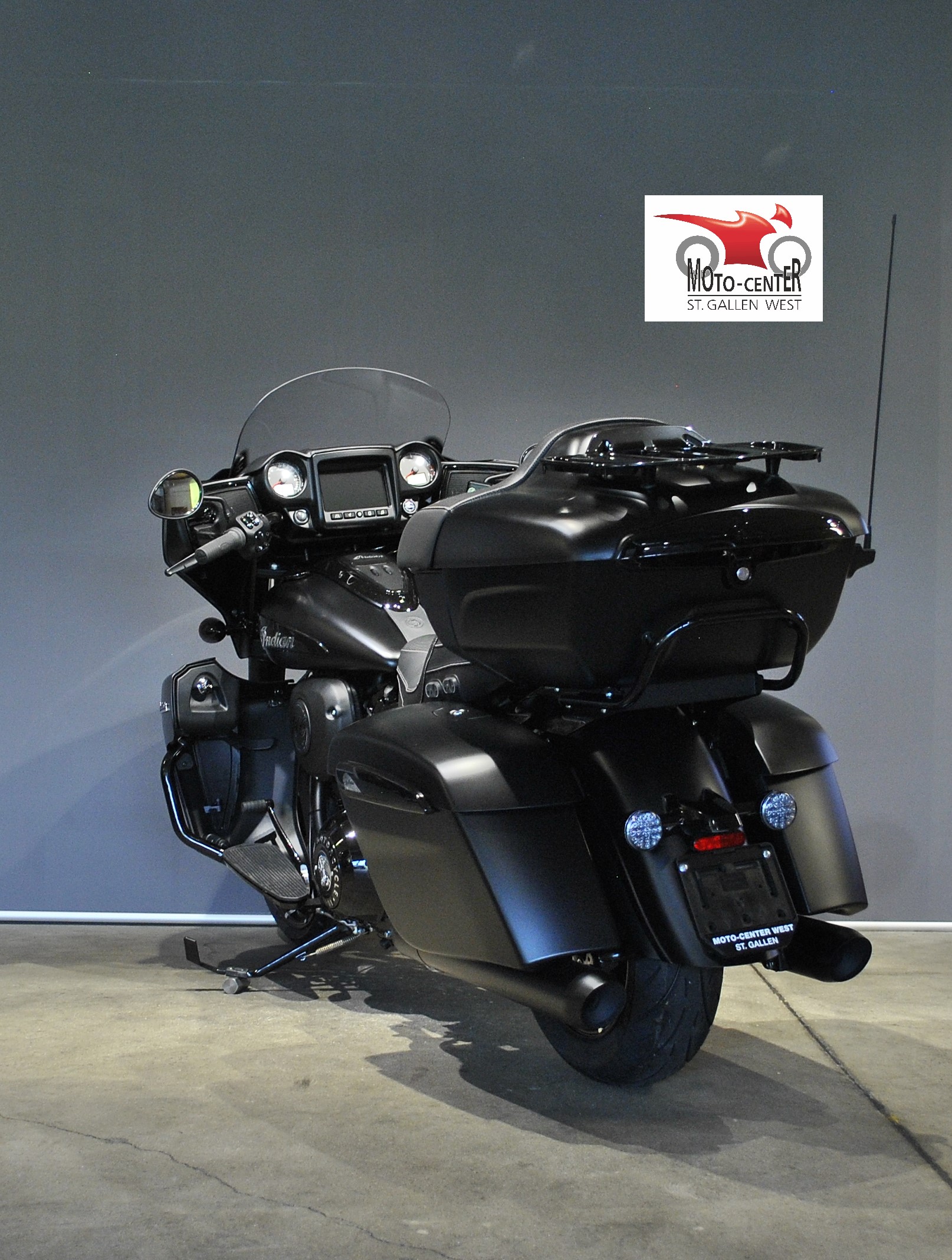 INDIAN Roadmaster Dark Horse-showroom-element-3
