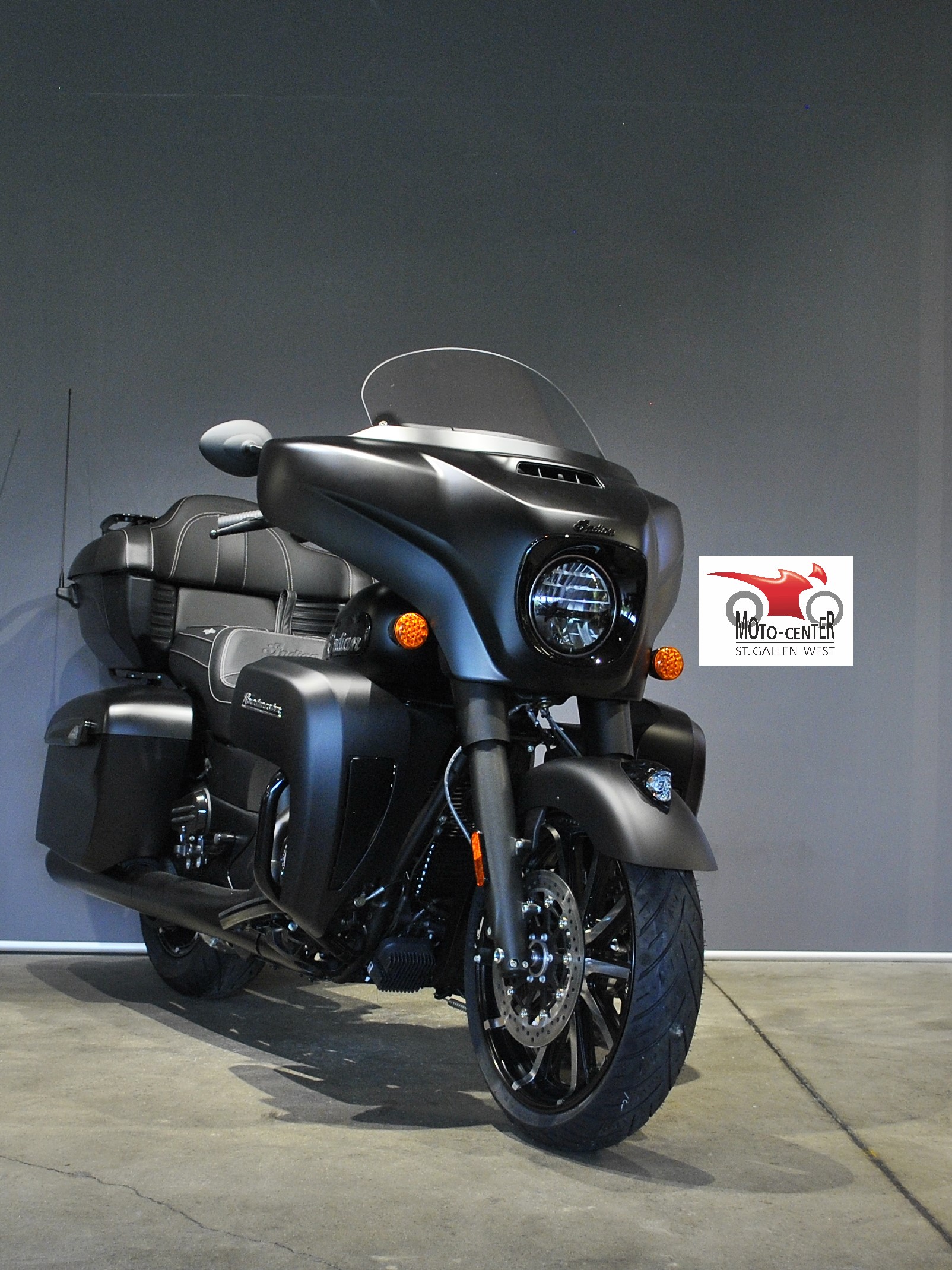 INDIAN Roadmaster Dark Horse