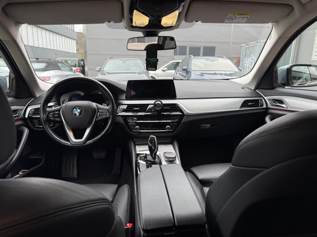 BMW 530d xDrive Touring Sport Line Steptronic-image-4