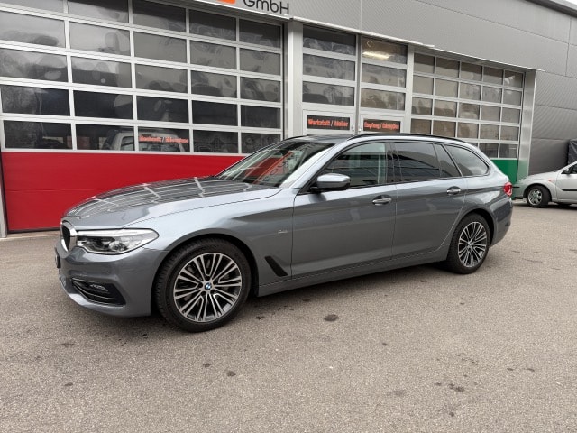 BMW 530d xDrive Touring Sport Line Steptronic-image-2