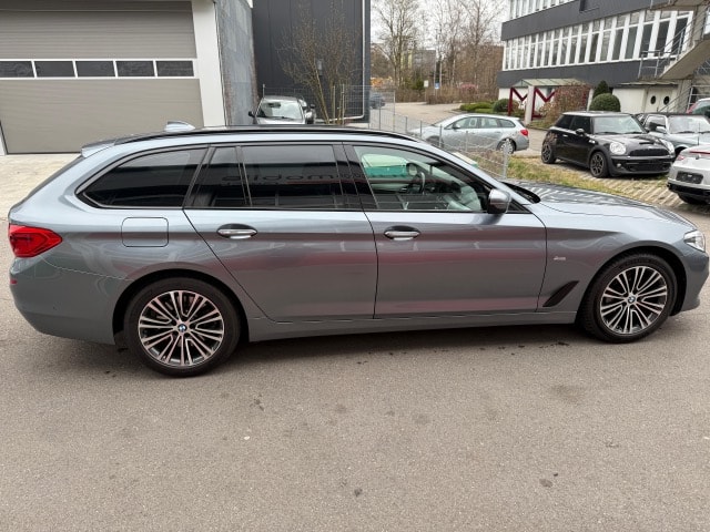 BMW 530d xDrive Touring Sport Line Steptronic-image-5