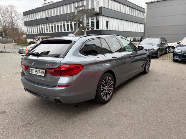 BMW 530d xDrive Touring Sport Line Steptronic-image-7