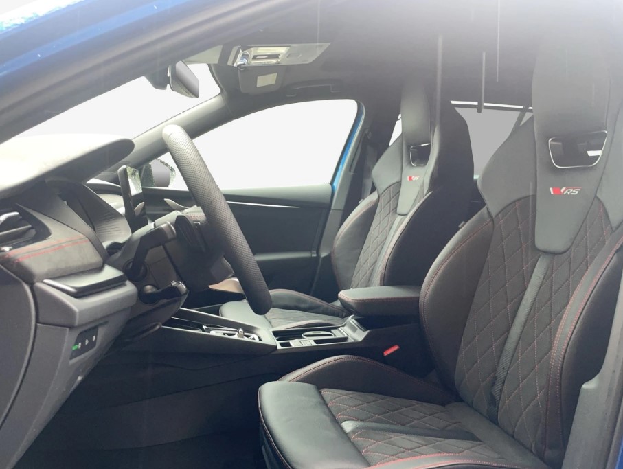SKODA Octavia Combi 2.0 TSI DSG RS-image-4