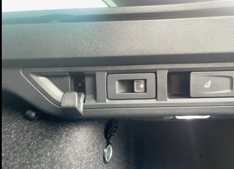 SKODA Octavia Combi 2.0 TSI DSG RS-image-6