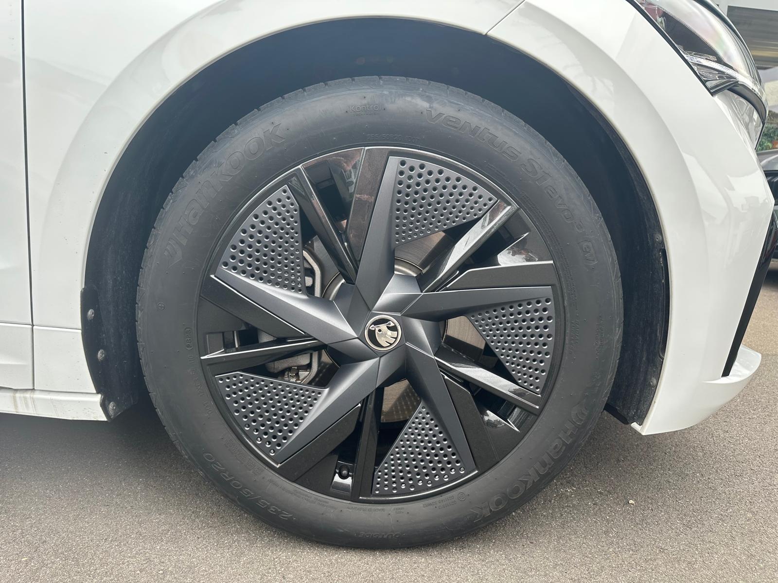 SKODA Enyaq Coupé RS iV 80 4x4-image-4