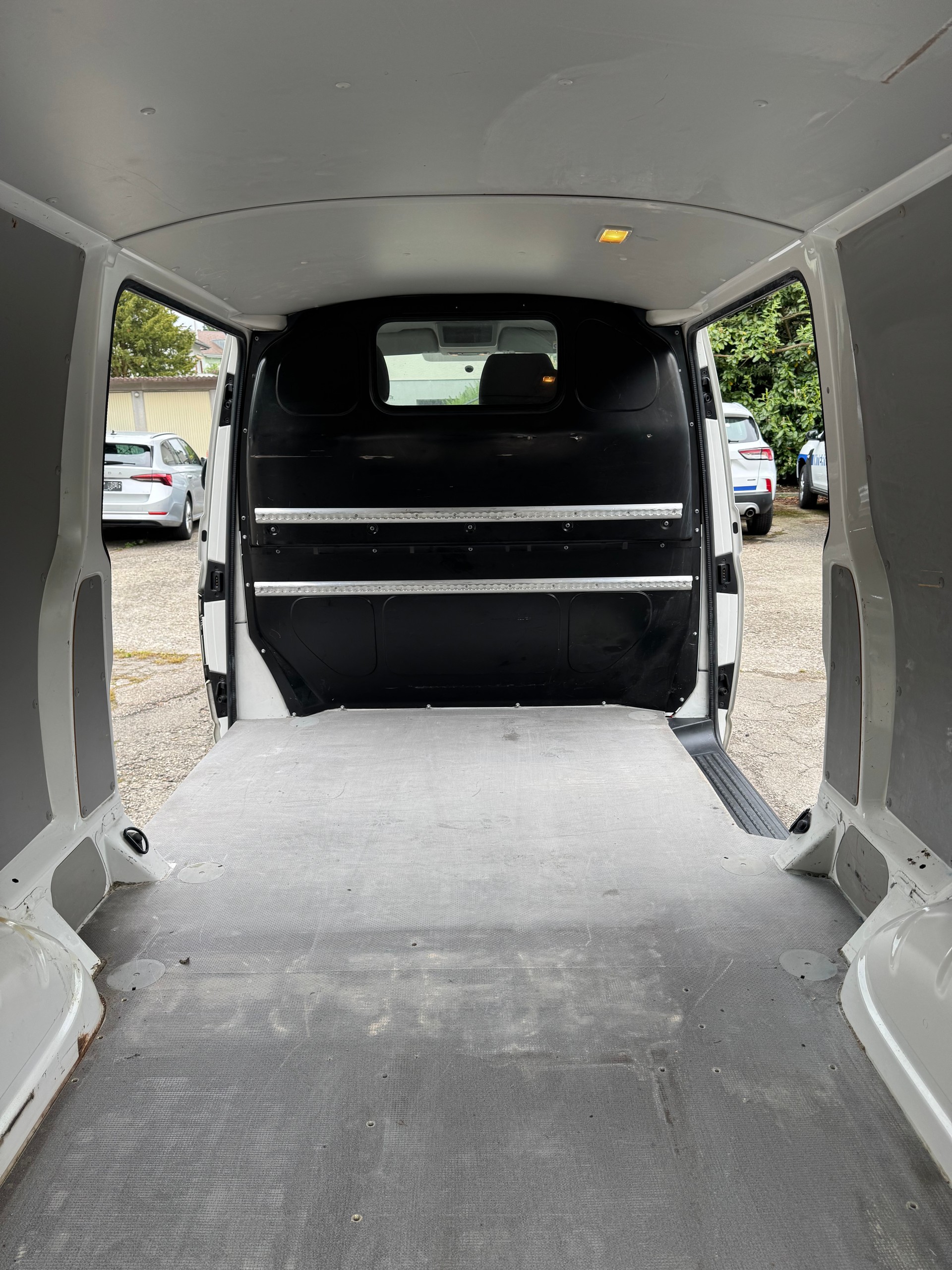 VW T6 2.0 TDI 4Motion DSG-image-11