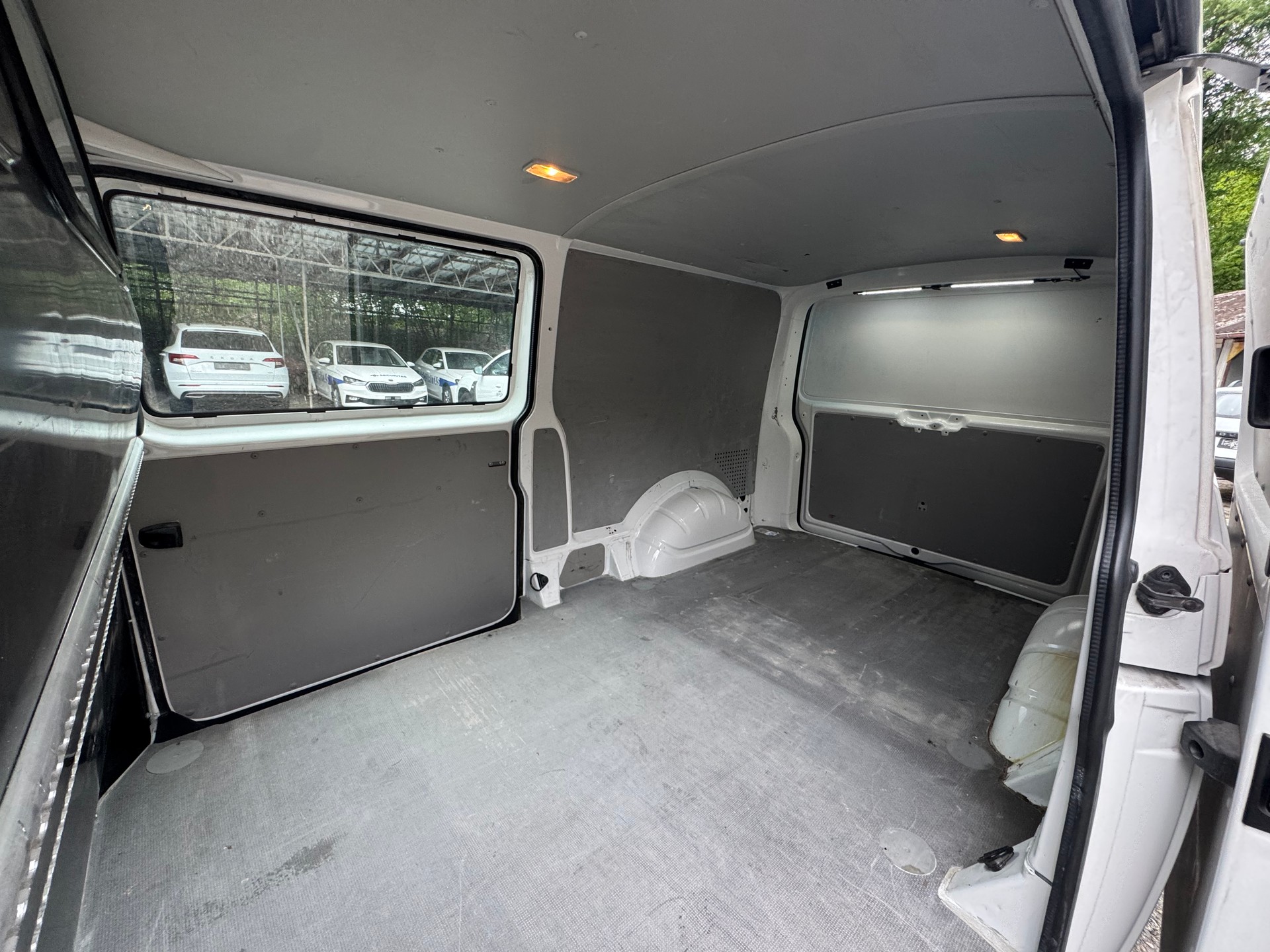 VW T6 2.0 TDI 4Motion DSG-image-9