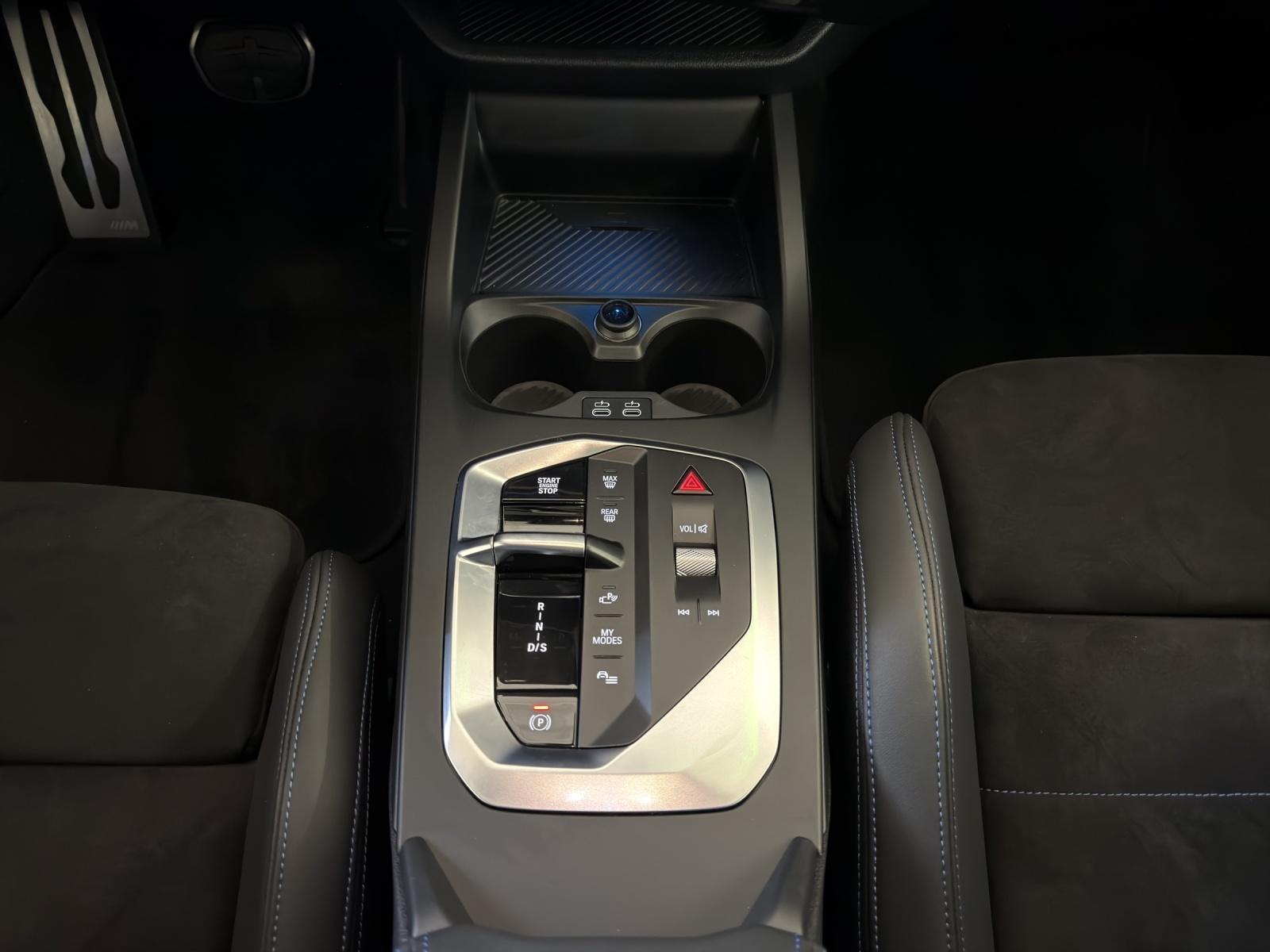 BMW M135i xDrive M- Sportpaket Pro-image-12