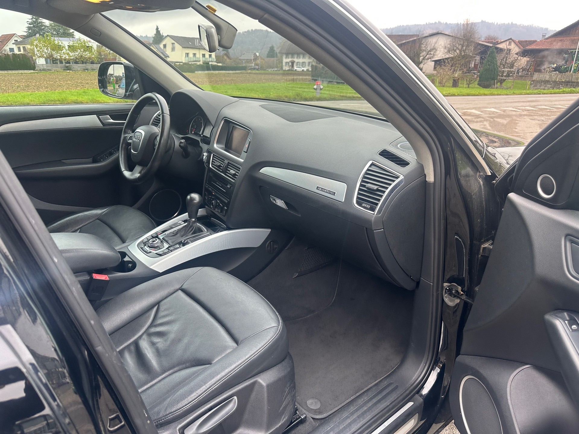AUDI Q5 3.2 FSI quattro S-tronic-image-7