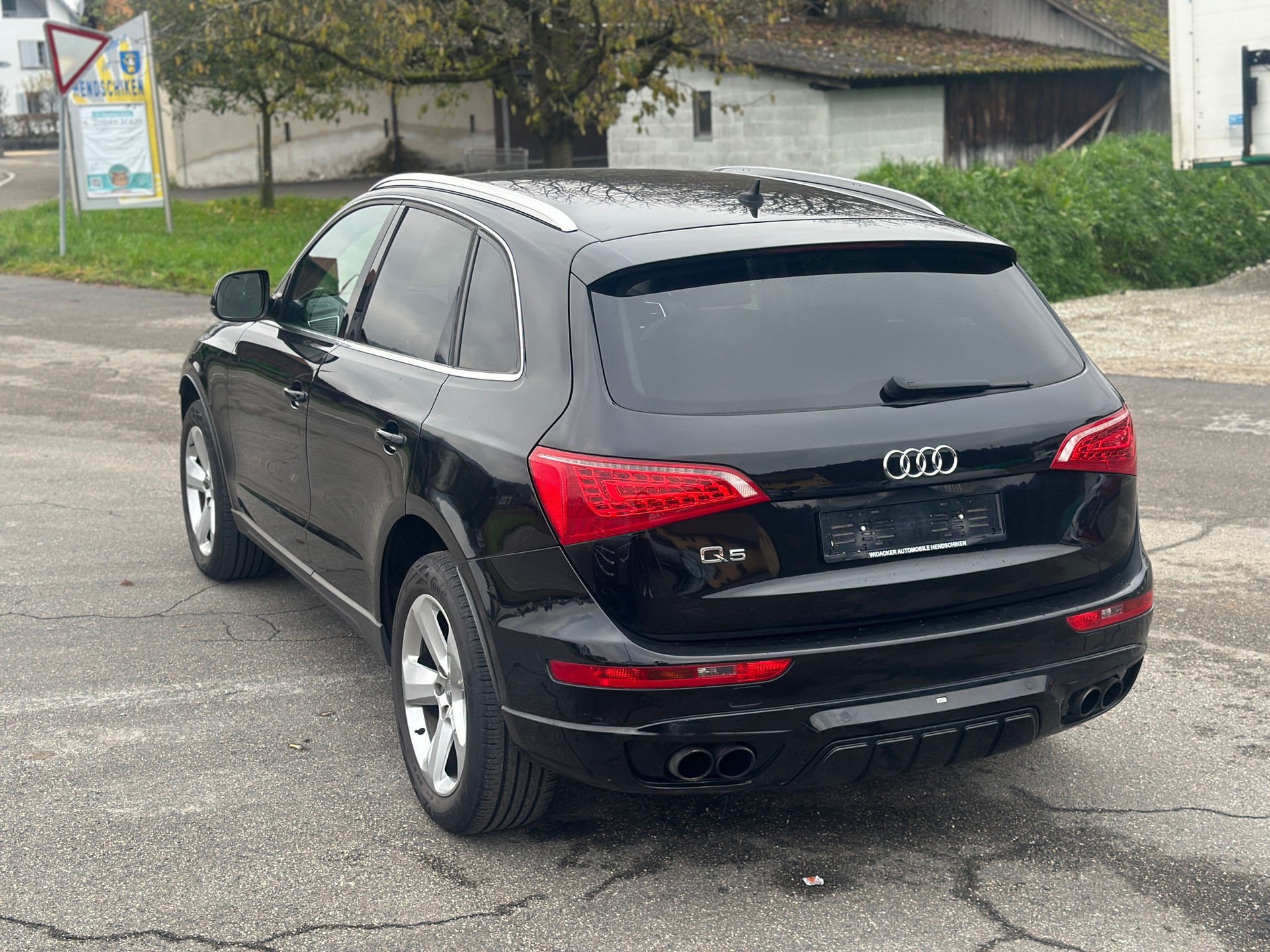 AUDI Q5 3.2 FSI quattro S-tronic-image-15