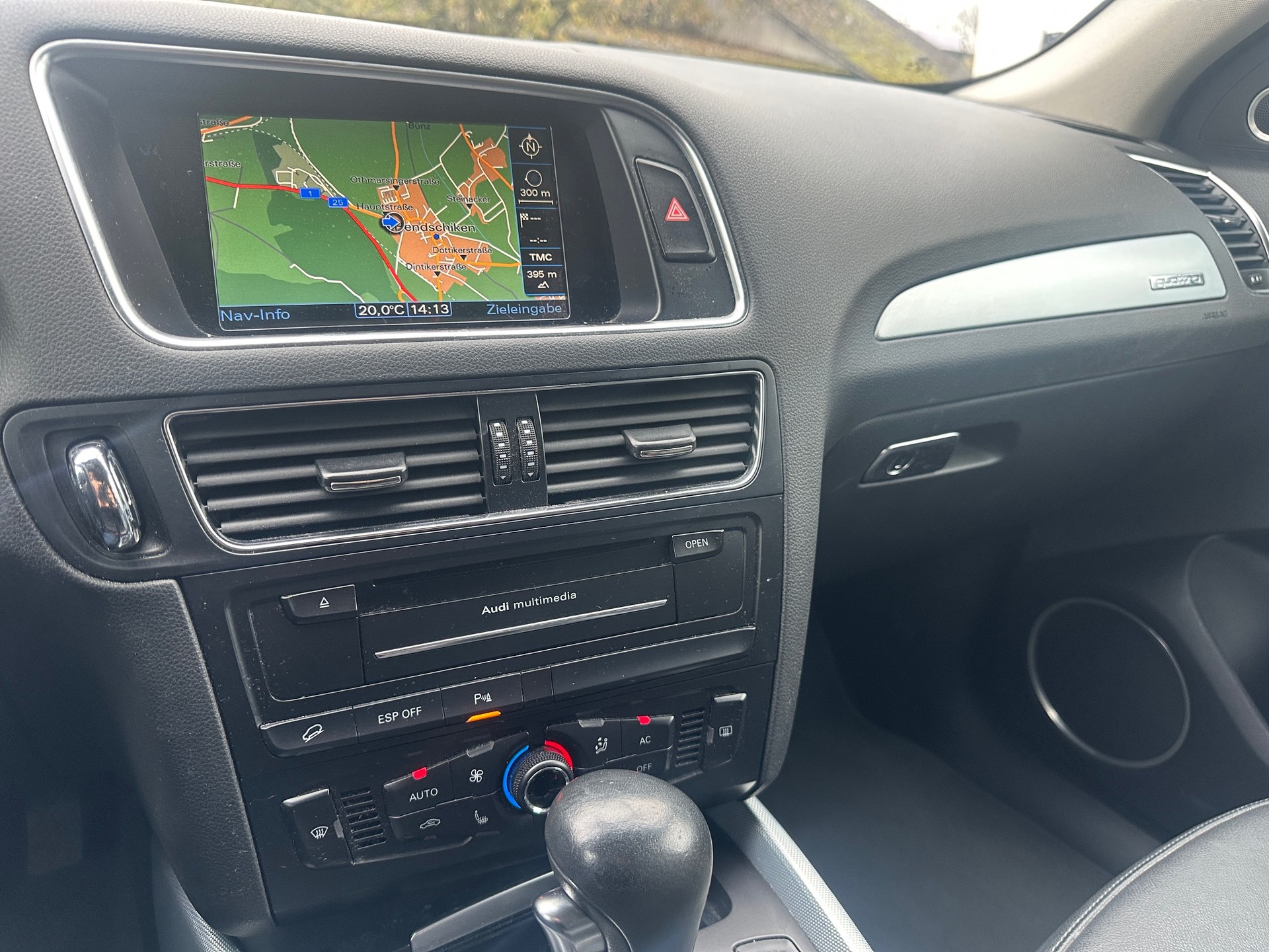 AUDI Q5 3.2 FSI quattro S-tronic-image-9
