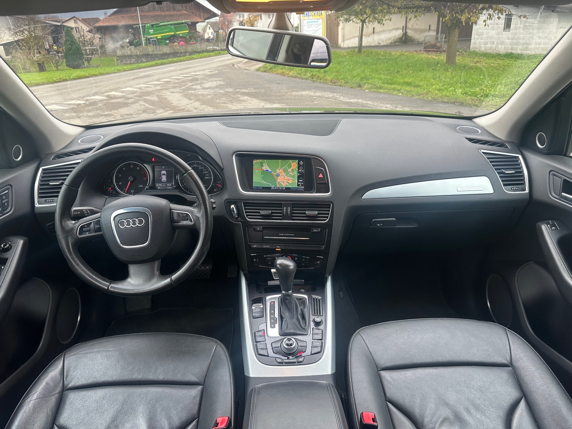 AUDI Q5 3.2 FSI quattro S-tronic-image-6