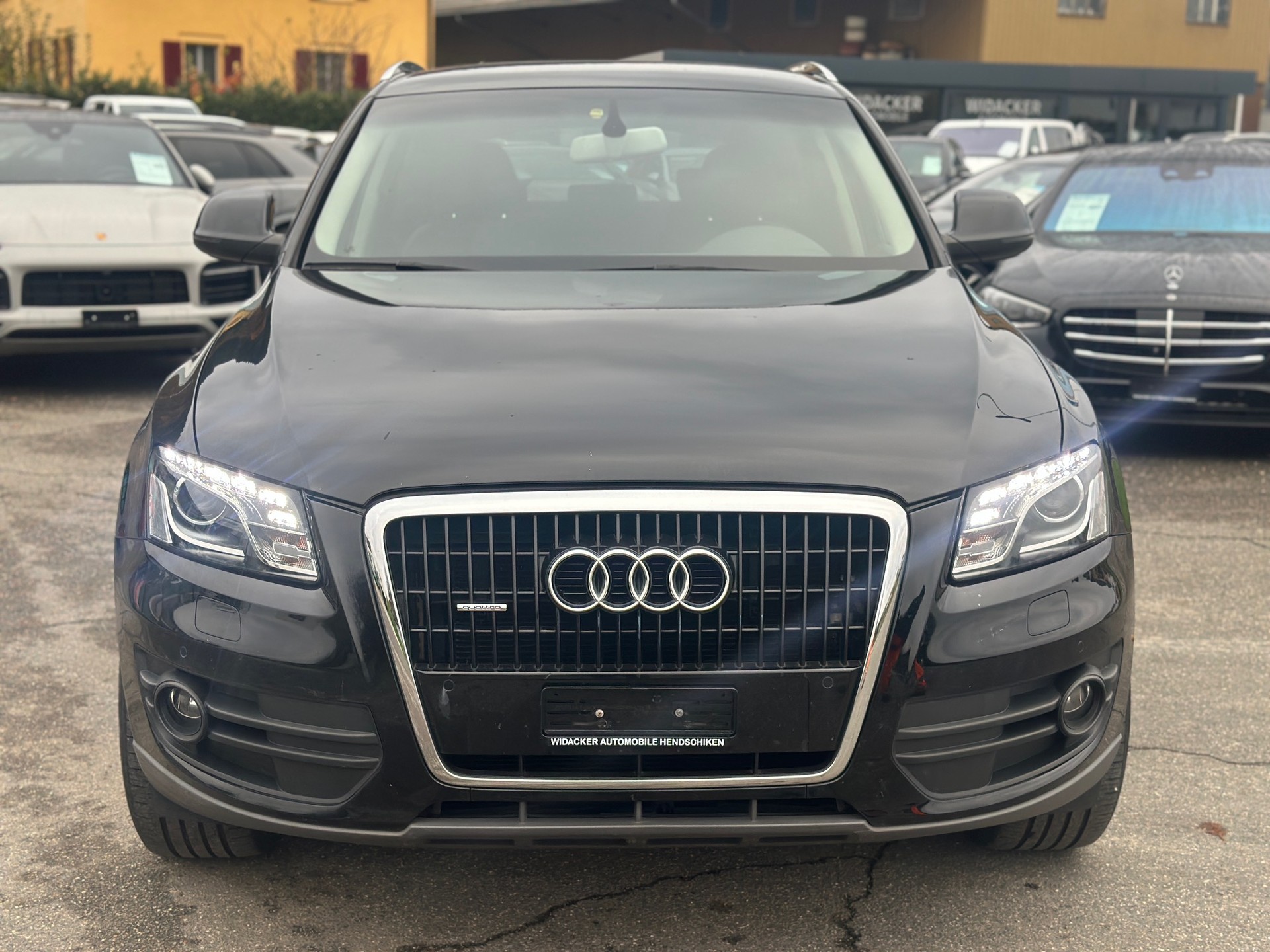 AUDI Q5 3.2 FSI quattro S-tronic-image-1