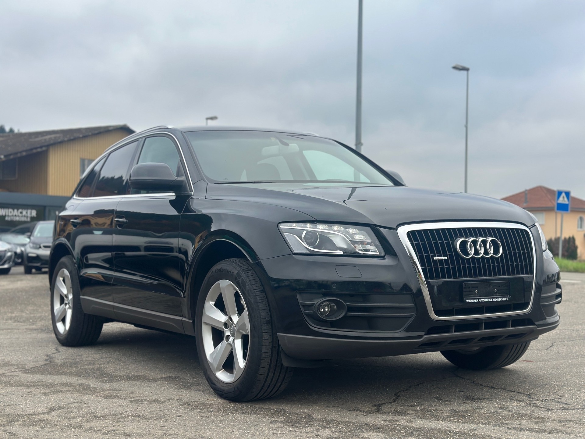 AUDI Q5 3.2 FSI quattro S-tronic-image-2
