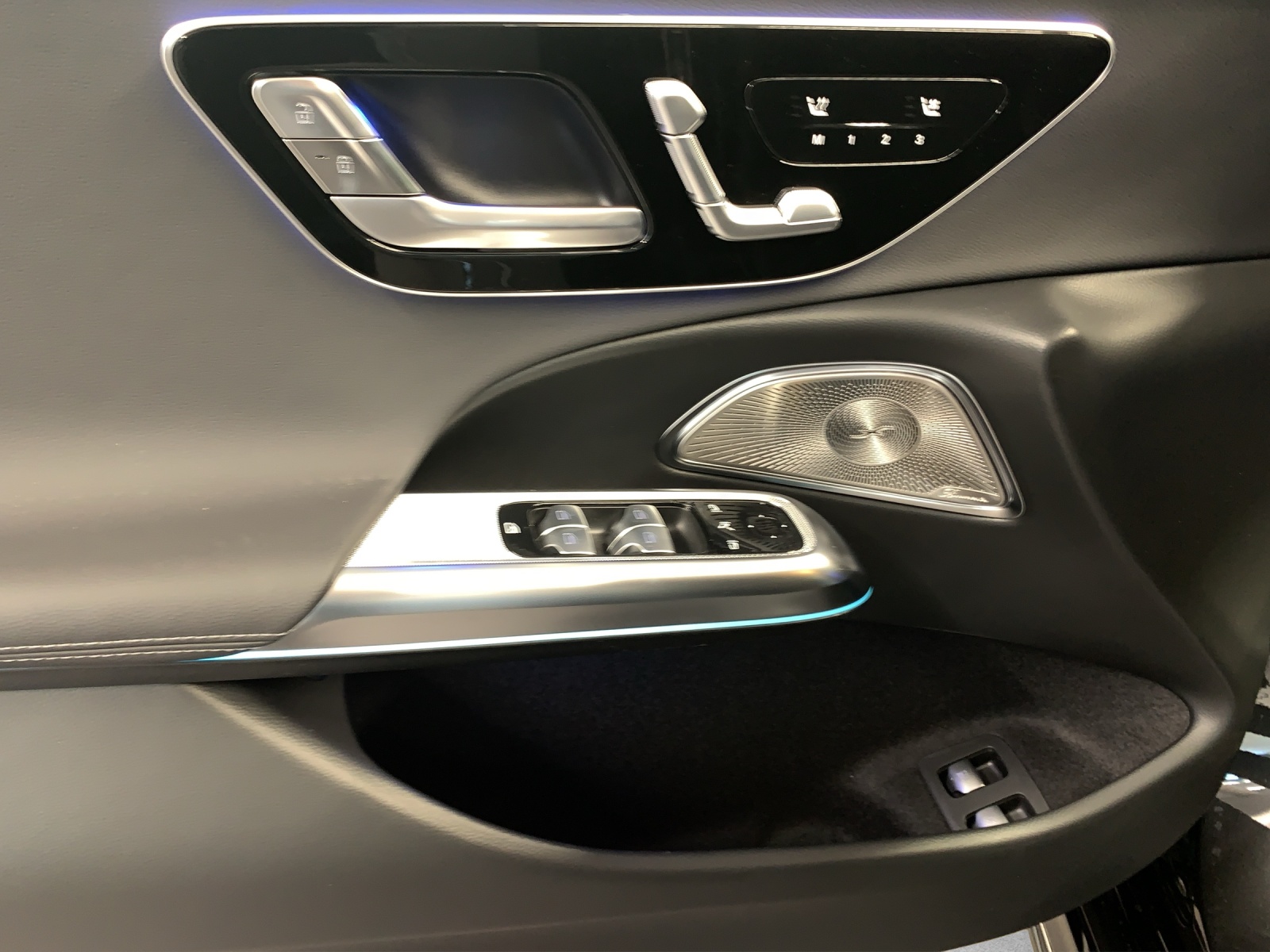 MERCEDES-BENZ E 400e 4Matic EQ Hybrid-image-5