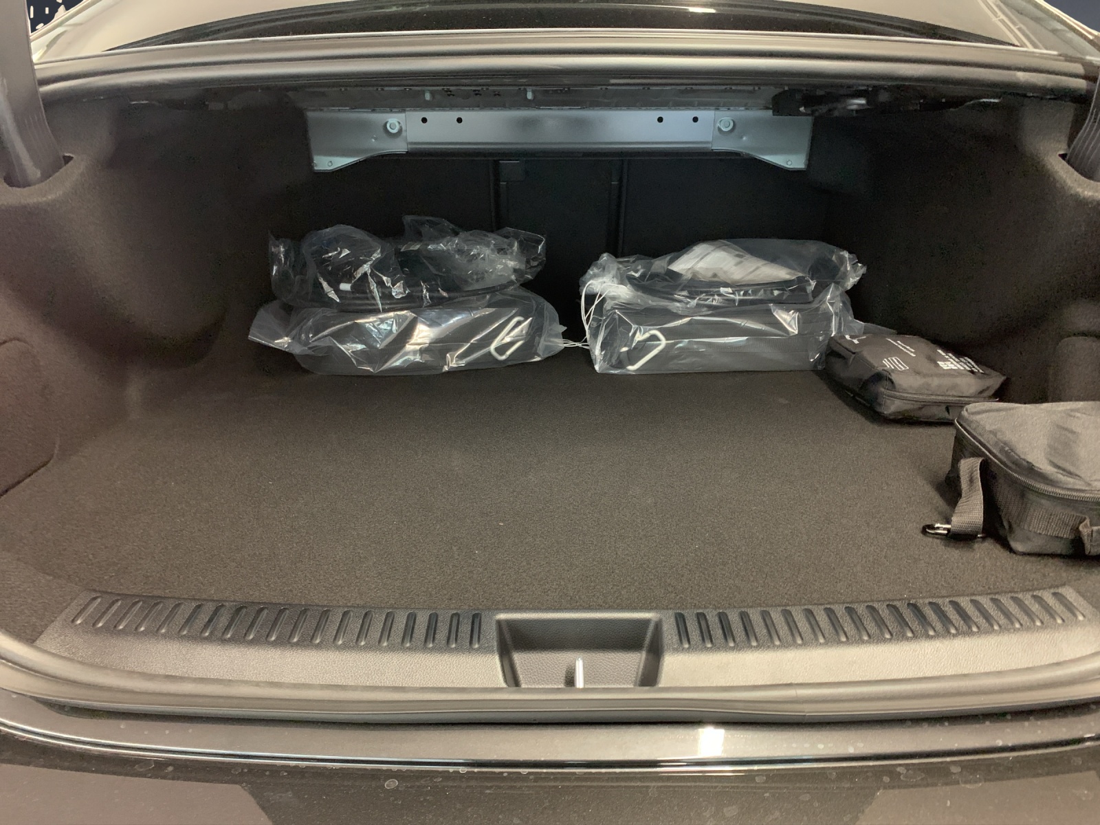 MERCEDES-BENZ E 400e 4Matic EQ Hybrid-image-11