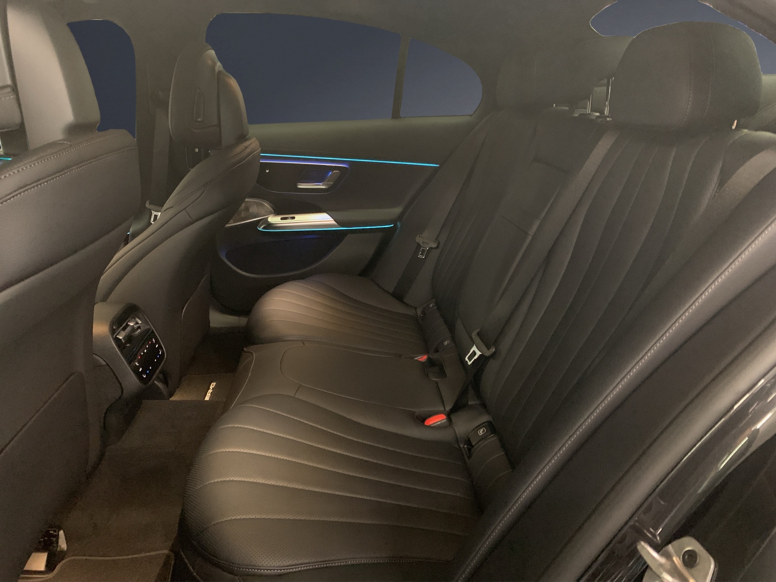 MERCEDES-BENZ E 400e 4Matic EQ Hybrid-image-10