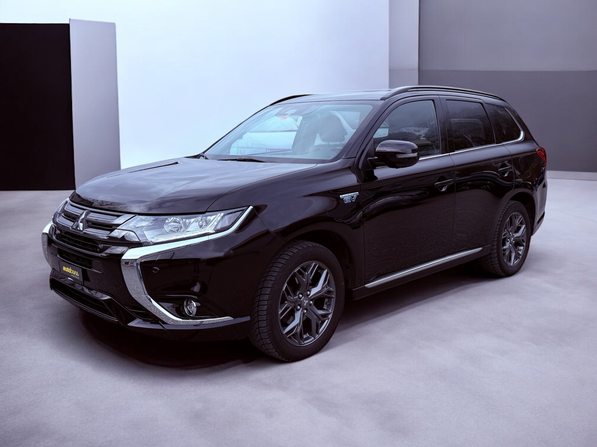 MITSUBISHI Outlander 2.0 PHEV Diamond 4WD Automatic-image-1