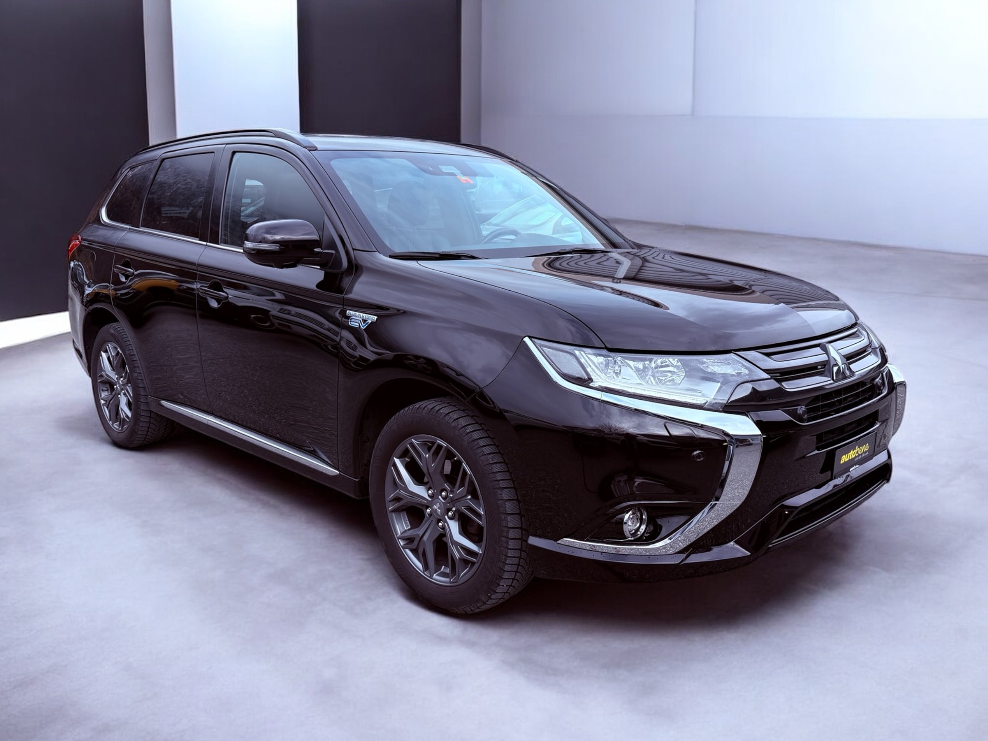 MITSUBISHI Outlander 2.0 PHEV Diamond 4WD Automatic-image-0