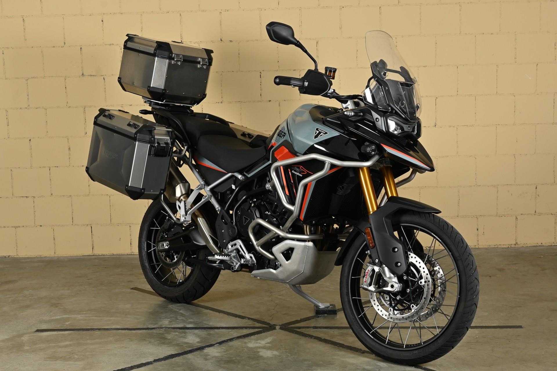 TRIUMPH 900 Rally Pro Desert Edition-image-8
