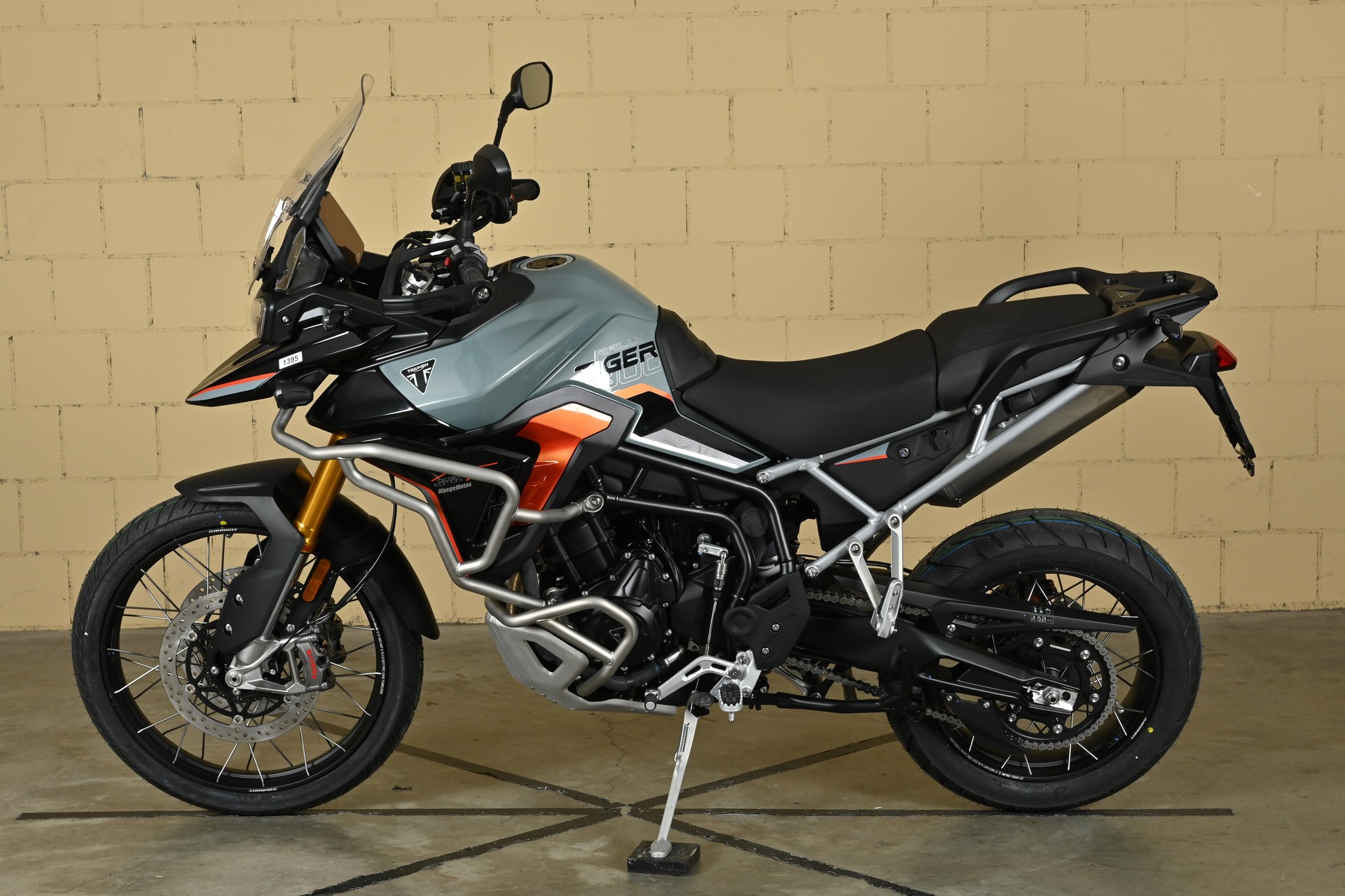 TRIUMPH 900 Rally Pro Desert Edition-image-4