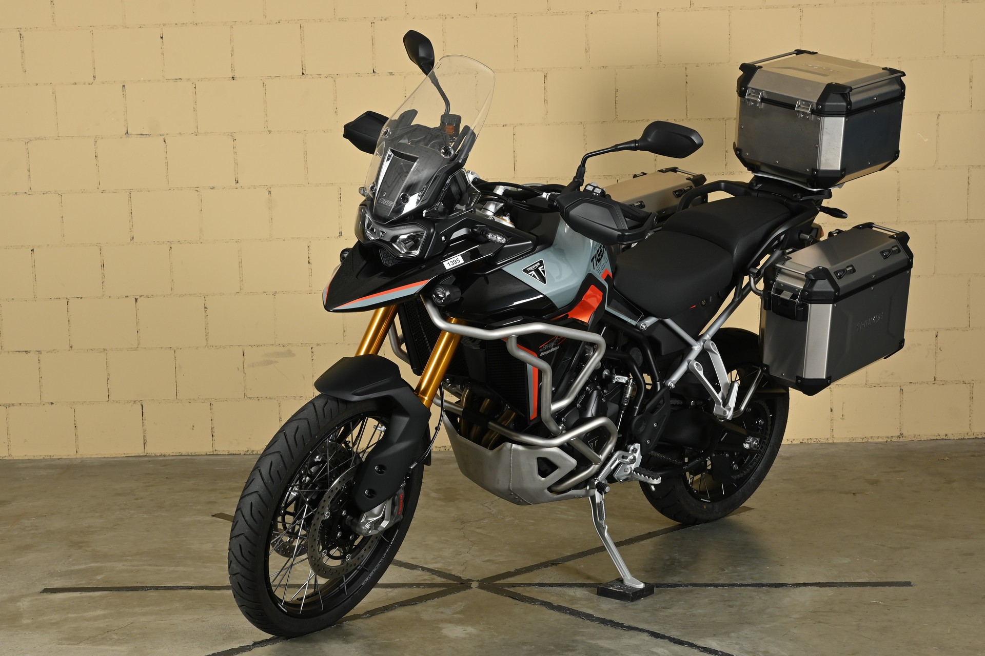 TRIUMPH 900 Rally Pro Desert Edition-image-9
