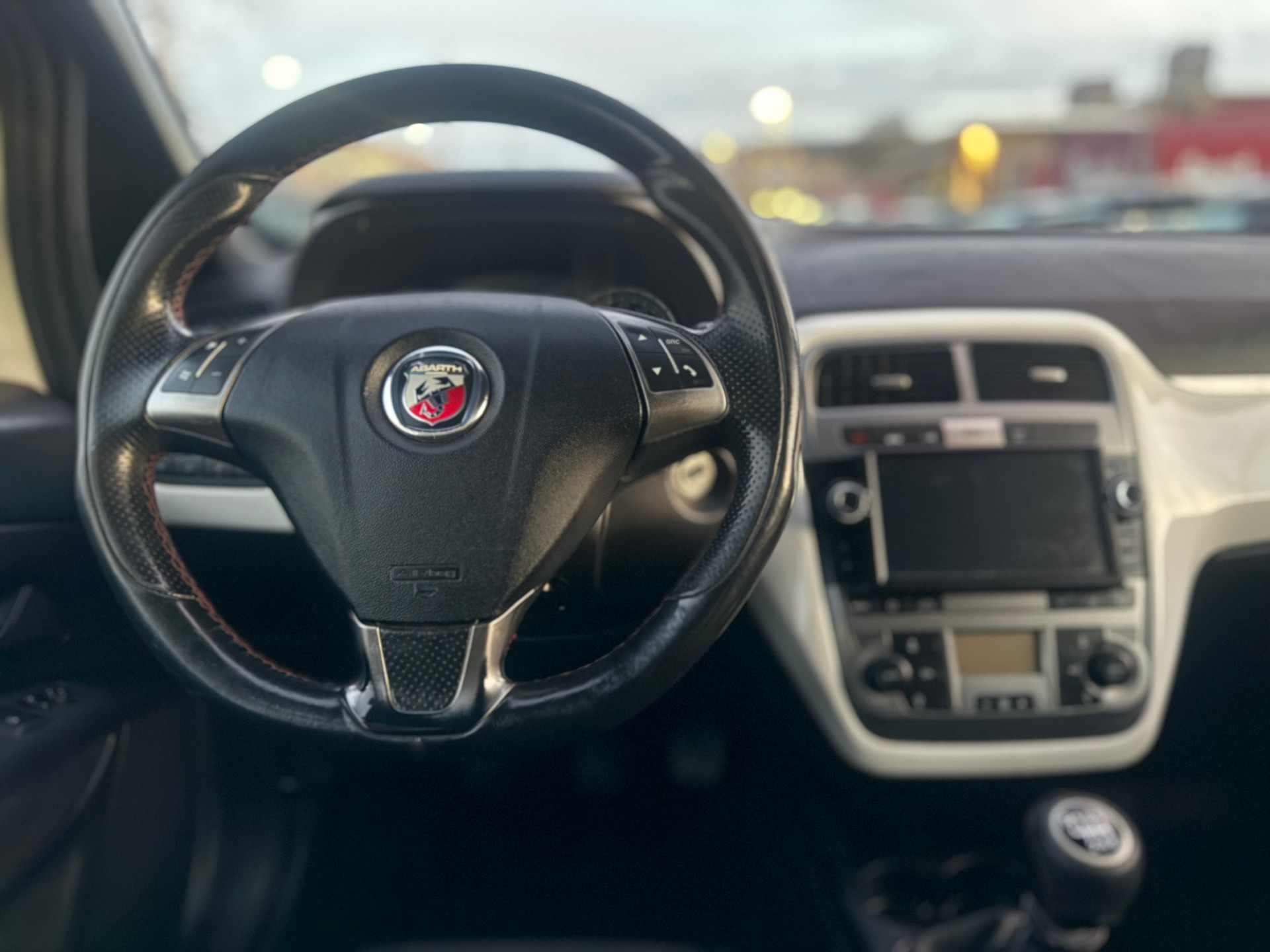 FIAT Punto 1.4 16V Turbo Abarth-image-10