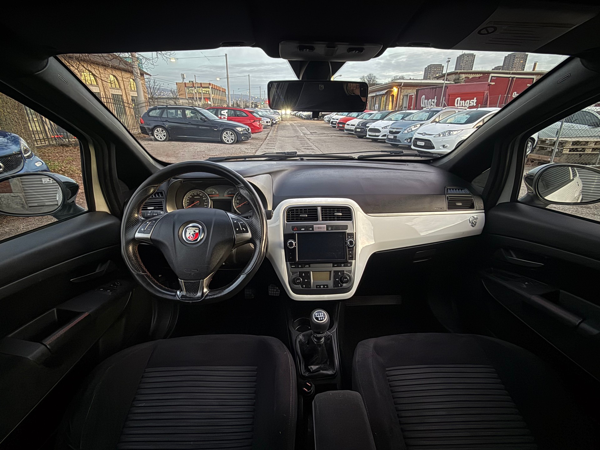 FIAT Punto 1.4 16V Turbo Abarth-image-9