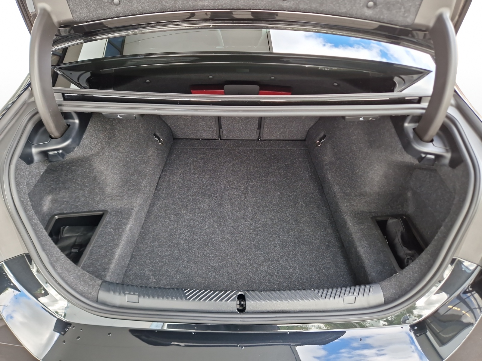 BMW 550e xDrive Limousine M Sport-image-2