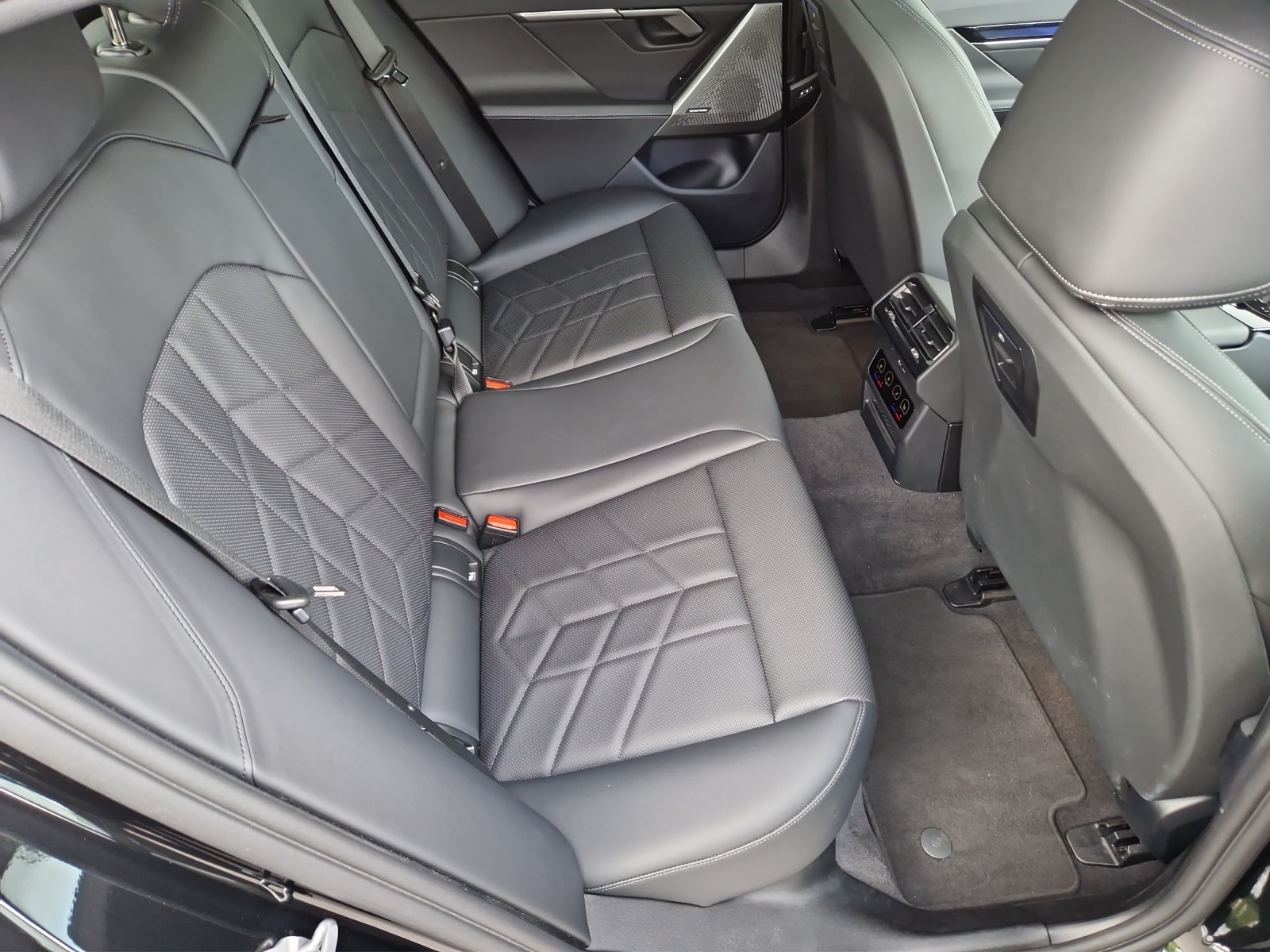 BMW 550e xDrive Limousine M Sport-image-17