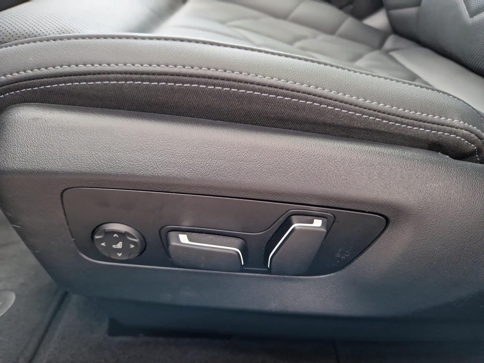 BMW 550e xDrive Limousine M Sport-image-12